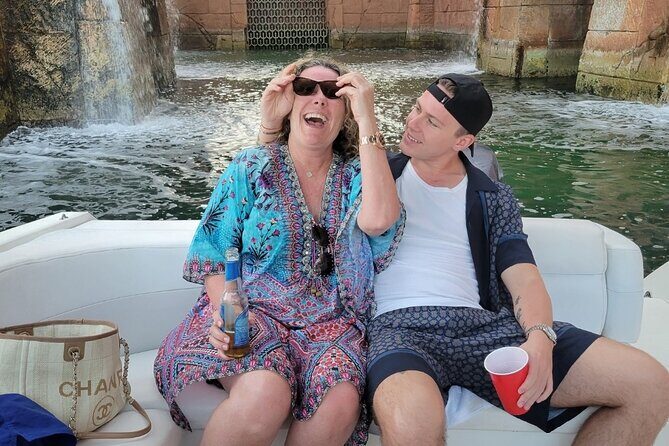 Exotic half day private charters to Rose Island, Pigs and Turtles - Wrapping It Up