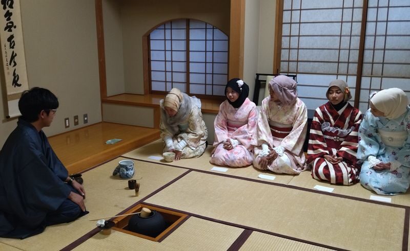 Experience an authentic tea ceremony in kimono (near Osaka Castle) - What the one-hour session involves