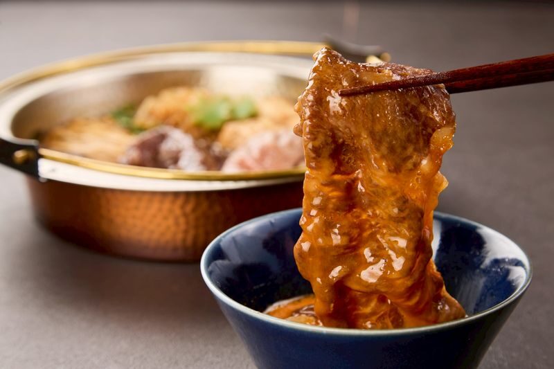 Experience Authentic Japanese Sukiyaki in Vibrant Dotonbori, Osaka - The NAMI course and what the price covers