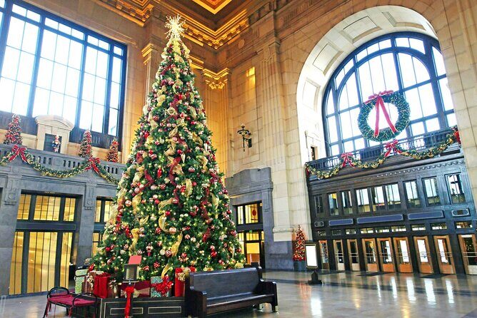 Experience Kansas City Private Christmas Stroll - An In-Depth Look at the Kansas City Private Christmas Stroll