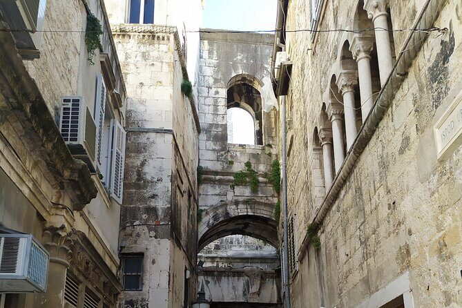 Experience Split With Local Professional Historian - Private - Practical Details & Tips