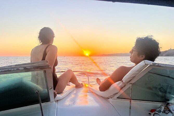 Experience Sunset on the Ocean - A Detailed Look at the Sunset Experience in Huatulco