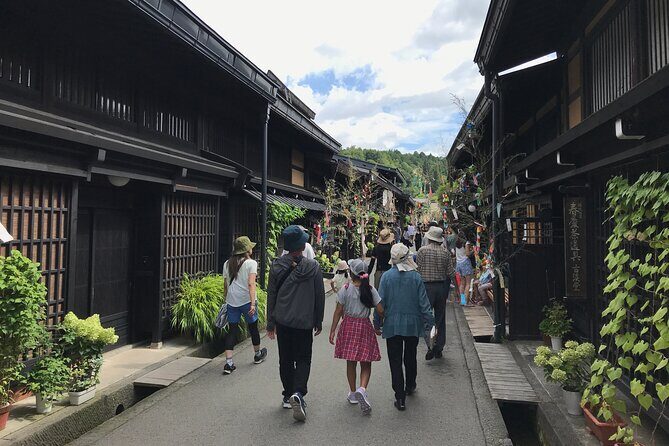 EXPERIENCE TAKAYAMA OLD TOWN 30 MINUTES walk - Exploring Takayama Old Town in Depth