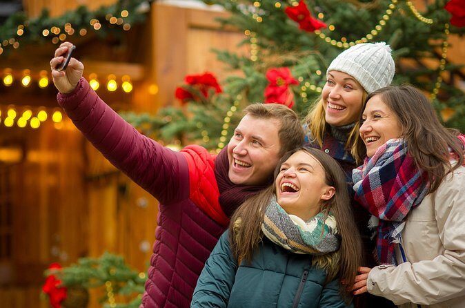 Experience the season with a scavenger hunt in Madison with Holly Jolly Hunt - Who Will Love Holly Jolly Hunt?