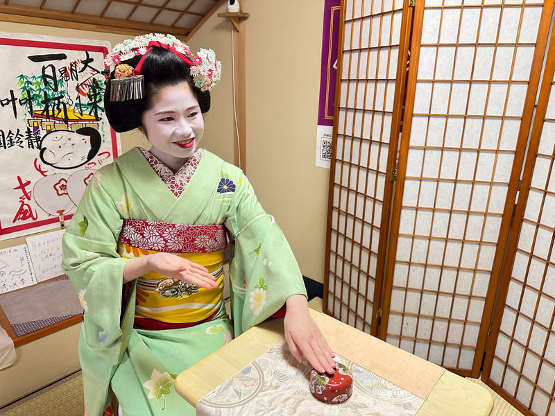 Experience with Maiko in Kyoto - The room, the group and your view