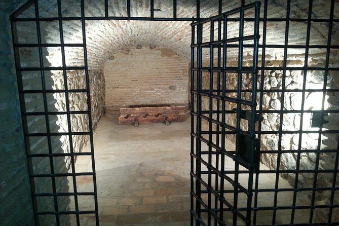Explora los Misterios y Secretos de Toledo - Exploring Toledo’s Mysteries and Secrets: A Night Tour Worth Your Time