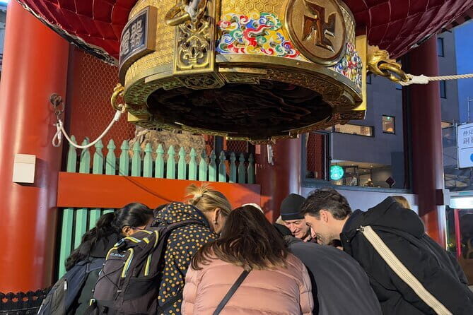 Explore Asakusa's historic landmarks - Starting Point: Kaminarimon Gate – The Iconic Entrance