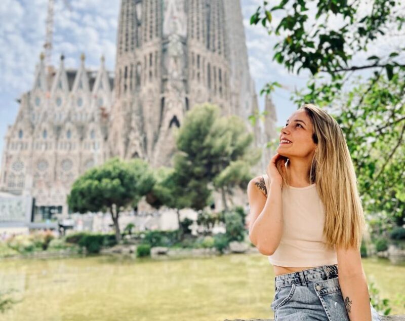 Explore Barcelona by Bike & Photo Shooting - Key Points