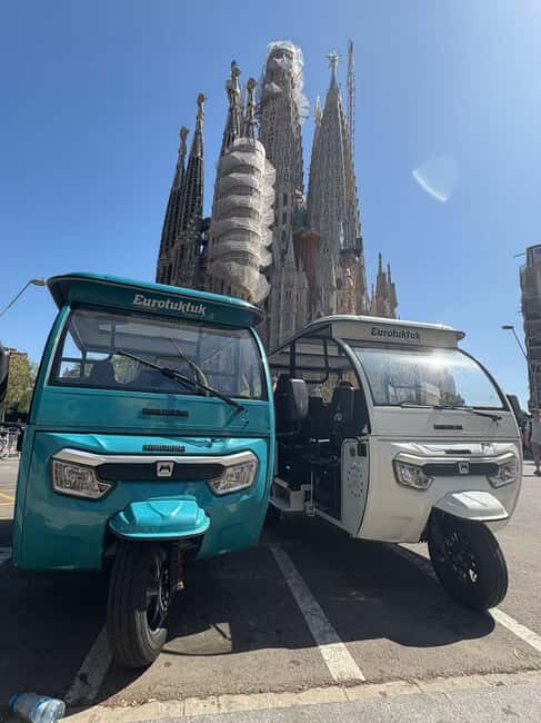 Explore Barcelona comfortably with our electric TukTuks. - Explore Barcelona comfortably with our electric TukTuks
