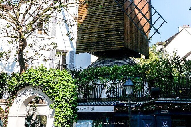 Explore Bohemian Montmartre: Private Half-Day Walking Tour - Discovering Montmartre: A Neighborhood of Artistic Spirit and Hidden Corners