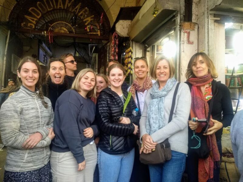 Explore Delhi's Shopper's Paradise-Bargain & Shop Like a Pro - Key Points