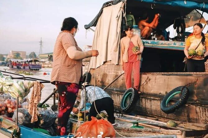 Explore Floating Market with Local People - Key Points