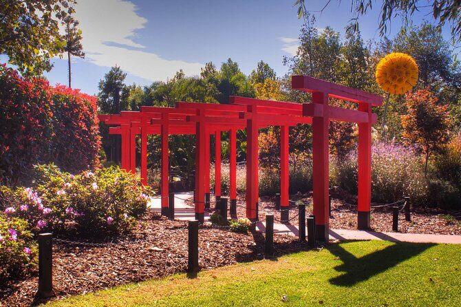 Explore gardens & galleries filled with incredible art, Matakana - Key Points