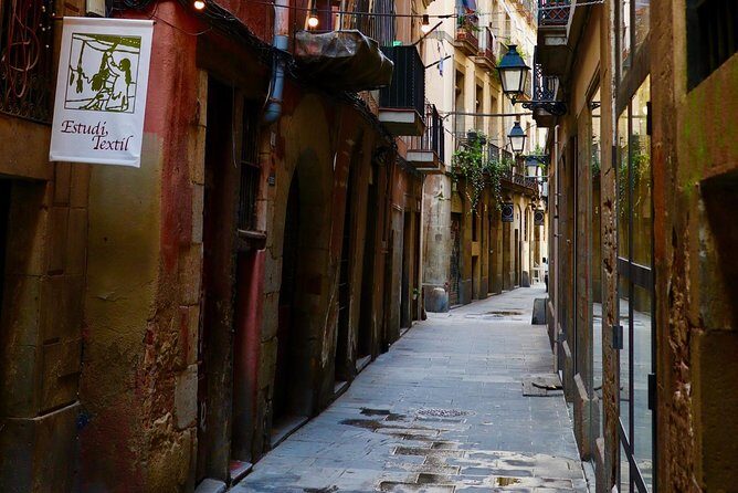 Explore hidden streets of Barcelona with a local - Practical Details