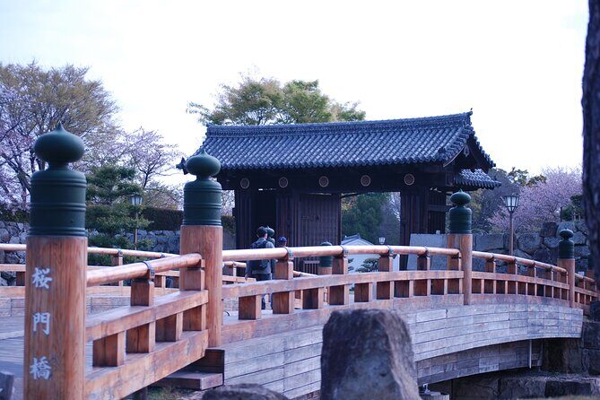 Explore Himeji Castle a Guided Walking Tour - Key Points