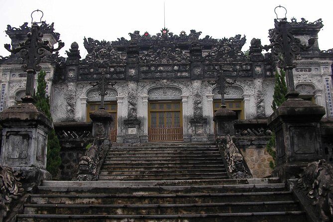 Explore Hue's 3 Royal Tombs with an (ES) driver only. - Who Should Consider This Tour?