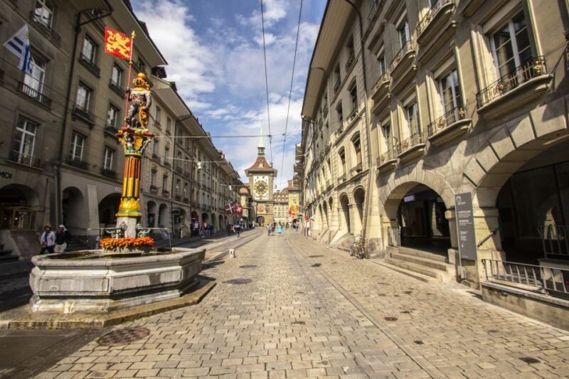 Explore the best guided intro tour of Bern with a Local - Key Points
