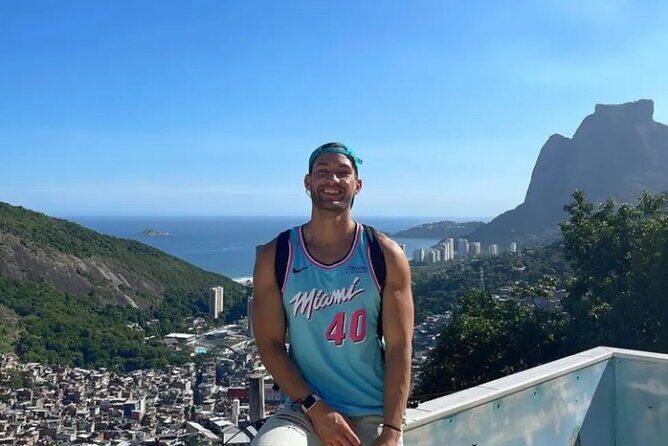 Explore the history and culture of Favela da Rocinha - An in-depth look at the Favela da Rocinha tour