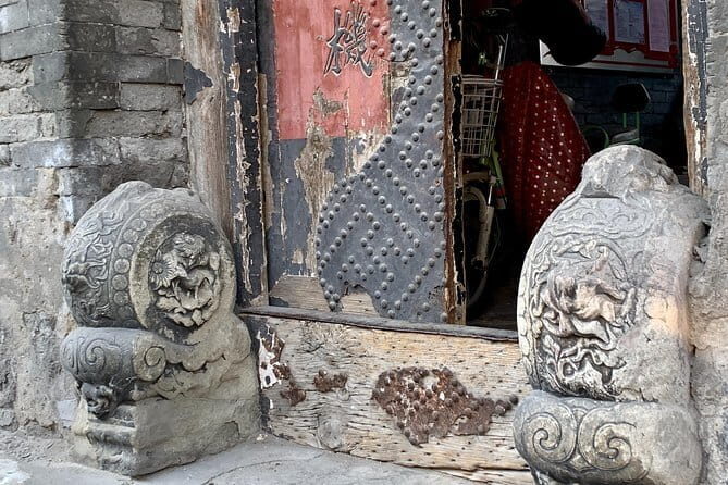 Explore the Hutongs at Houhai Lake area with the imperial afternoon Tea. - Key Points