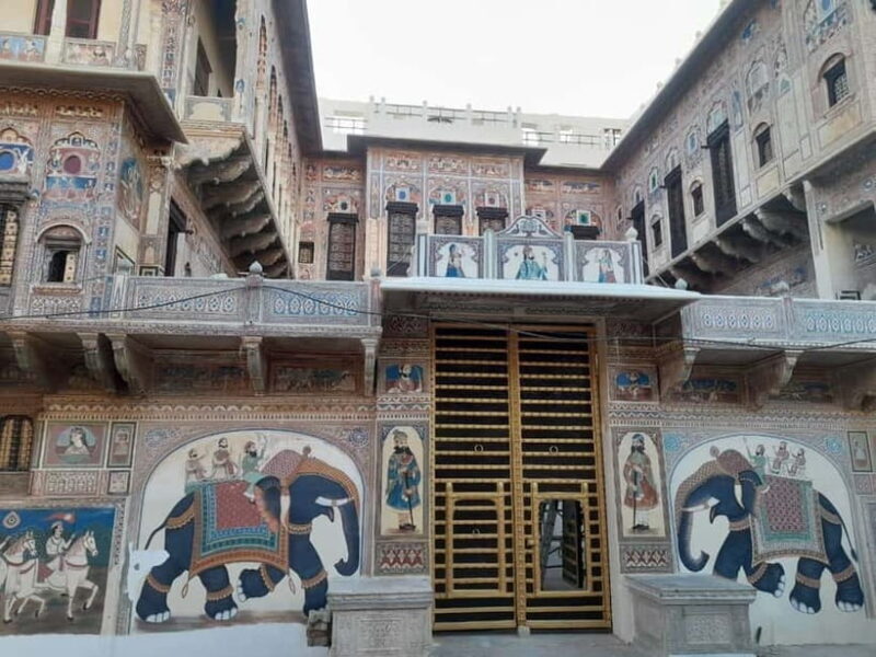 Explore the open art gallery town of Mandawa on a day tour - Key Points