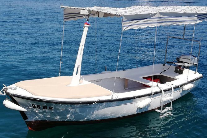 Explore west side of island Bra with Pasara boat - Traditional Dalmatian boat - Key Points