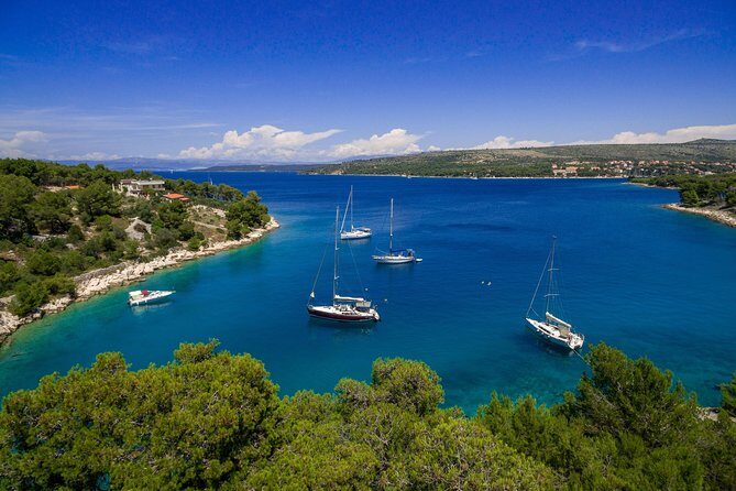 Explore west side of island Bra with Pasara boat - Traditional Dalmatian boat - The Value of a Private Boat Rental