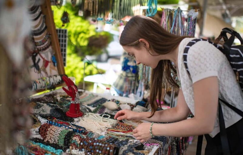 Exploring Chennai Bustling Markets: Guided Tour by Foot - Key Points