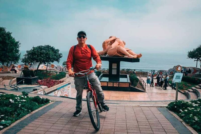 Exploring Lima: A Bike Ride through Miraflores and Barranco - A Closer Look at the Tour Experience