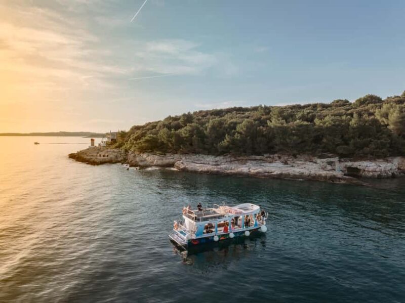 Faana: Private Half-Day Boat and Snorkeling Tour - Key Points