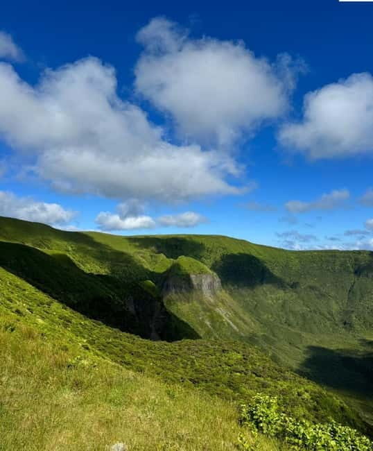 Faial Island: Caldeira Perimeter Hiking Tour PR04 - Assessing the Value