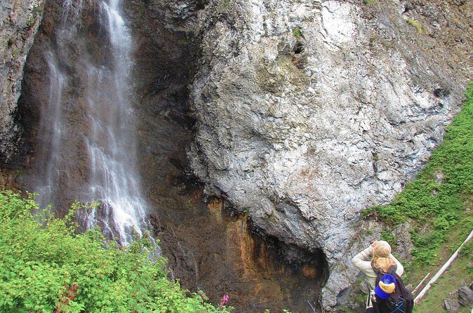 Fairy Falls and Grand Prismatic Overlook Hike with Lunch - FAQs