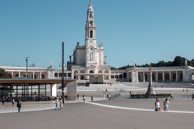 Faith and Heritage: Fátima Batalha Nazaré and Óbidos Private Tour from Lisbon - A Closer Look at the Itinerary