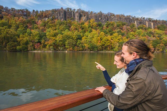 Fall Foliage Cruise on Yacht Full Moon from Chelsea Piers - Frequently Asked Questions