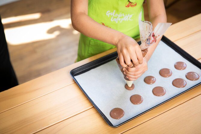 Family experience-Macaron Bakery Class at Galeries Lafayette - Key Points