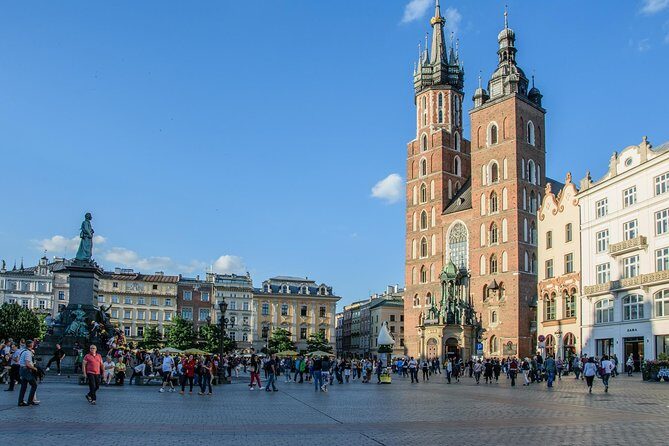Family Tour of Krakow Old Town with Sweets Factory & Cruise - FAQs