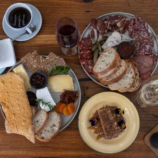 Farmer's Lunch and Arthurs Seat Eagle Cable Car Ride - For 2 - Key Points