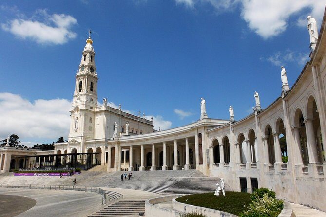 Fatima, Batalha, Nazaré & Óbidos Private Luxury Tour - Key Points