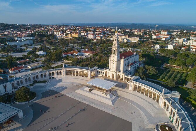 Fatima, Batalha, Nazare, Obidos Small Group Tour From Lisbon - A Deep Dive into the Experience