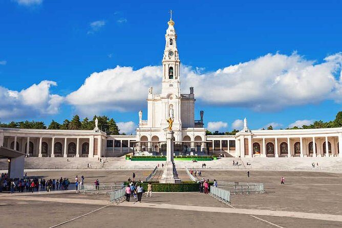 Fátima - Full Day Private Guided Tour from Lisbon by minivan - Key Points