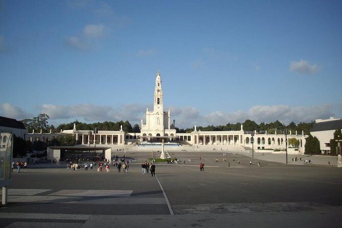 Fátima, Nazaré and Óbidos Private Tour from Lisbon - FAQ