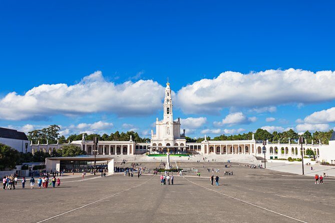 Fátima Private Tour And Batalha Nazaré & Óbidos - The Itinerary in Detail: What You Can Expect