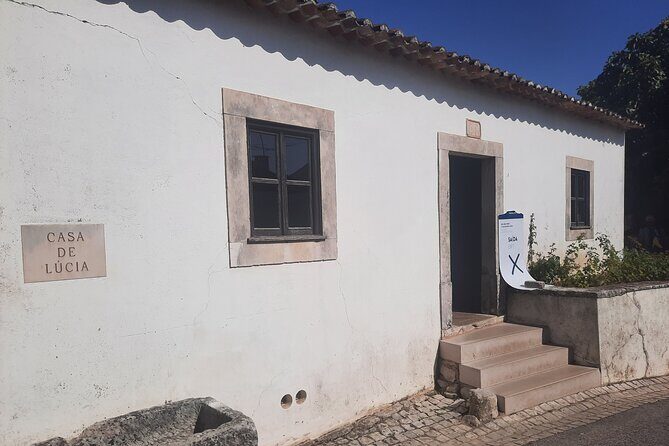 Fátima private tour from Porto in Mercedes car (1 to 4 people) - FAQs