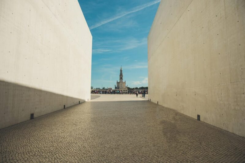 Fátima: Sanctuary and Apparition Sites Guided Tour - Key Points