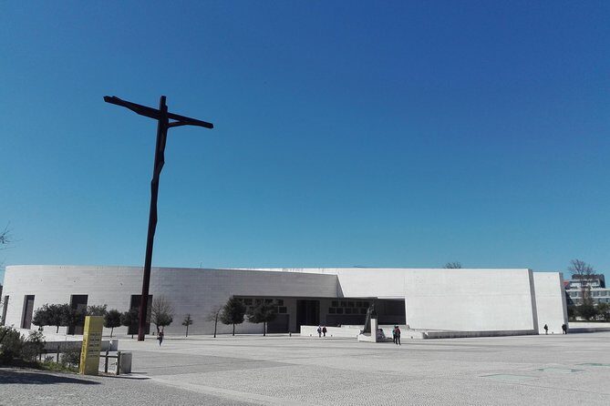 Fátima Sanctuary and Pastorinhos Village, half-day from Coimbra - Exploring the Fátima Sanctuary and Village: An In-Depth Review