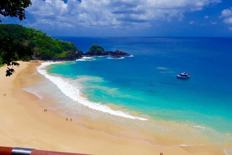 Fernando de Noronha: Catamaran Tour with meal and transfer - Key Points