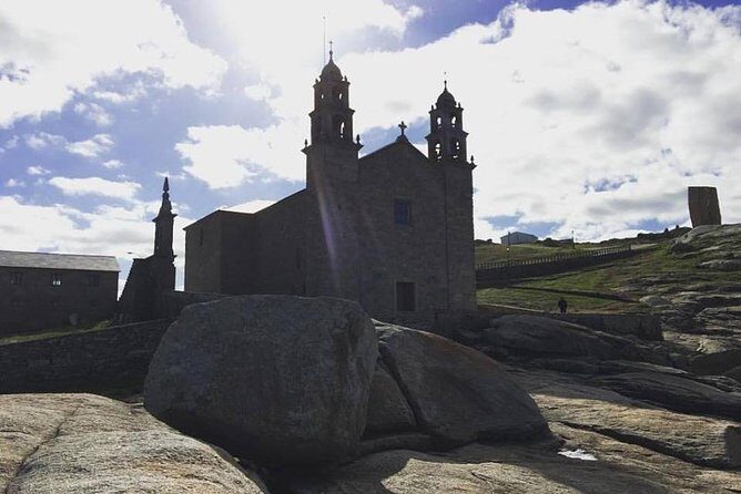 Finisterre and Costa da Morte: The Most Complete Tour of Santiago - Lunch and Free Time in Finisterre — The End of the World