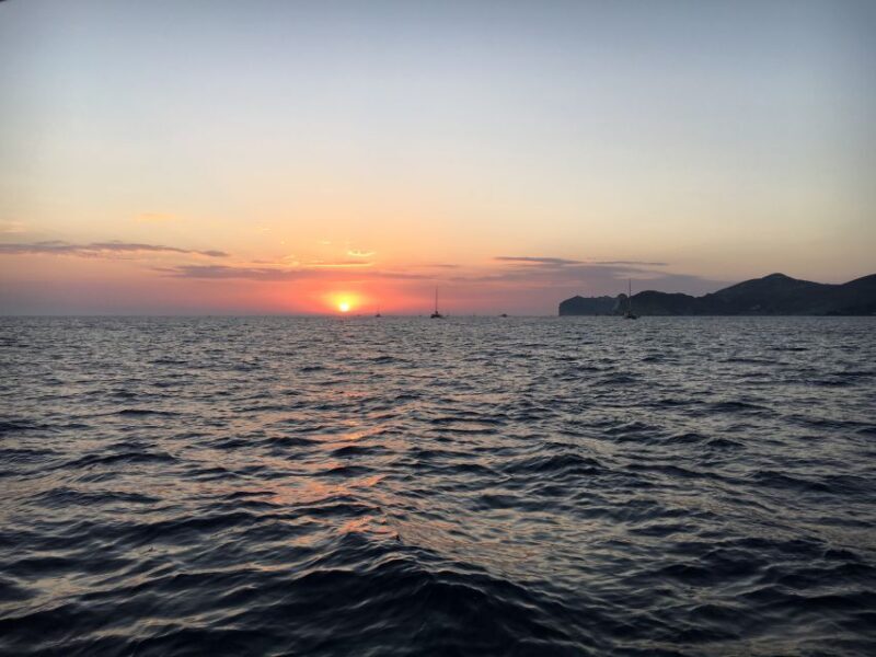 Fira: Private Sunset Cruise with BBQ, Drinks and Hot Springs - FAQ