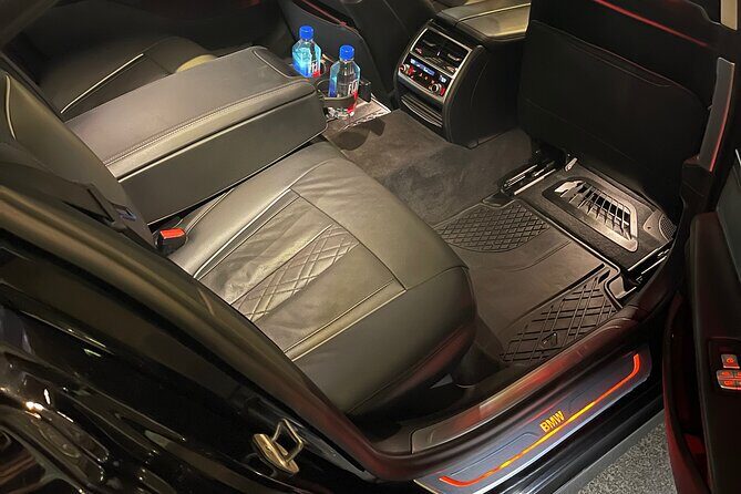 First Class Transfer from Manhattan to NYC Airports (JFK/EWR/LGA) - A Detailed Look at the Service and What to Expect