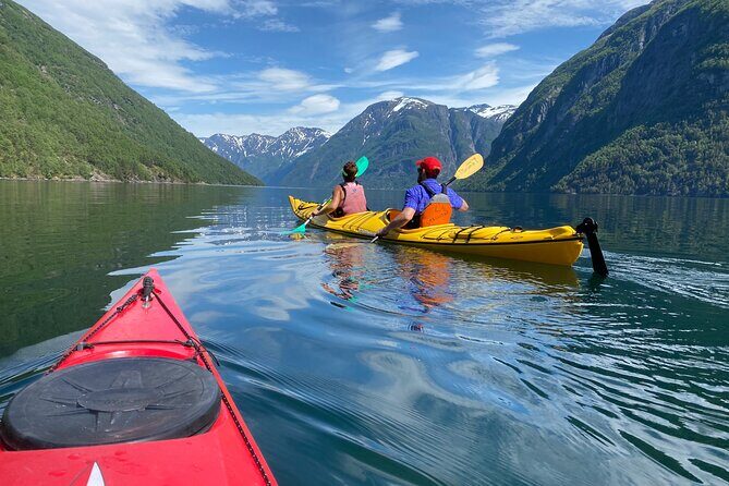 Fjord paddle in Hellesylt - Half Day Kayaking Tour - The Sum Up: Who Should Consider This Kayaking Tour?