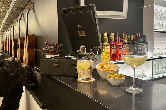Flamenco Casa Sors & Guitar Museum with Optional Drink or Dinner - Frequently Asked Questions